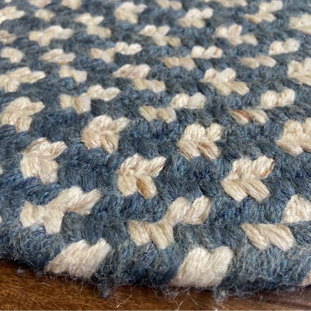 🔥CLOSET CLEAR OUT🔥 Heart Shaped Woven Braided Rug - Picture 2 of 5
